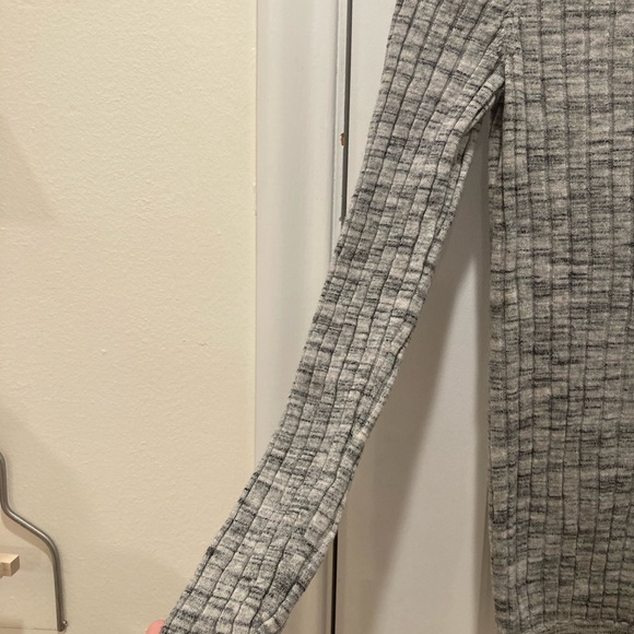 Cute gray Banana Republic sweater! - Picture 3 of 8